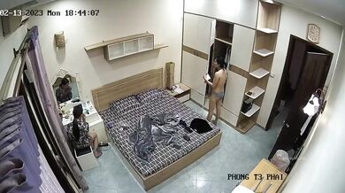 最新流出黑客极品破解家庭网络摄像头监控偷拍❤️媳妇欲求不满老公无法满足性欲 ❤️叫好兄弟一起操 (5)