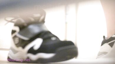 小吃店女厕全景偷拍多位美女嘘嘘还有几个不错的少妇鲍鱼保养的非常好还是粉嫩粉嫩的1